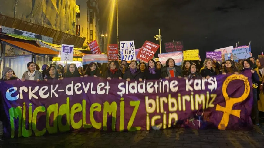 Bi boneya 25ˋê Mijdarê jin li Stenbolê meşiyan