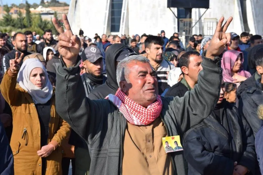Gelê Kobanê 2 pakrewanên xwe oxir kirin