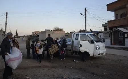 Xelkê Dirbêsiyê alîkariyan ji koçberan re kom dikin