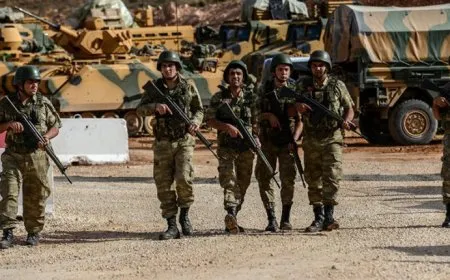 Dîmenê leşkerên Tirk ên li Dihokê kelûpelên gundiyan didizin