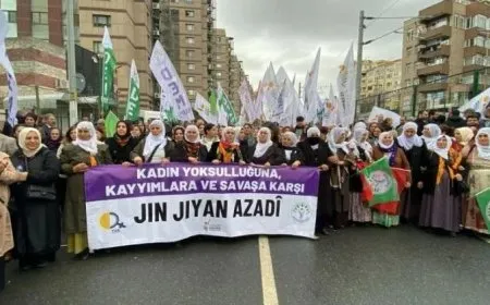 Hêzên demokrasiyê ji Stenbolê Rojava silav kir