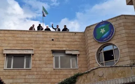Ala Sûriyeyê li ser avahiya Partiya Sûriya Pêşerojê hat hildan