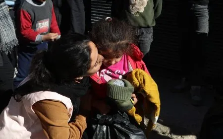 Weqfa Jina Azad a Heleb alîkarî pêşkêşî koçberên Şehbayê kirin