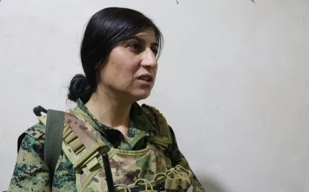 Fermandara eniya Qereqozaq: Em bi rihê Kobanê şer dikin