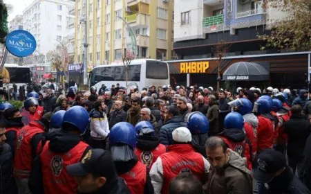 DFG-MKG: Çi dibe bila bibe em ê kamera û pênûsên wan li erdê nehêlin