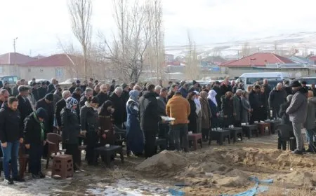 Serdanên girseyî ên şîna rojnamevan Nazim Daştan didomin