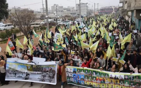 Li Kobanê meşa girseyî ya ji bo piştgiriya QSDˈê