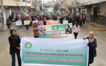 Jinên li Şêxmeqsûd û Eşrefiyê berxwedana YPJ silav kir
