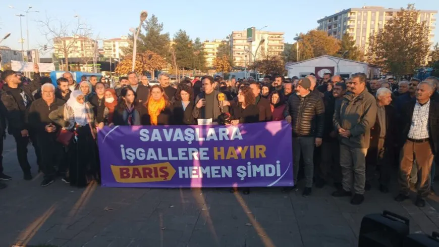 Gelê Bakurê Kurdistanê êrîşên li ser Bakur û Rojhilatê Sûriyeyê protesto kir