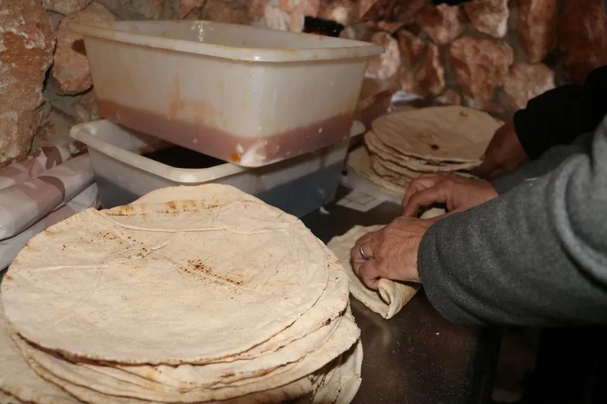 Dayikên li taxên Şêxmeqsûd û Eşrefiyê xwarinê ji bo hêzên parstinê amade dikin