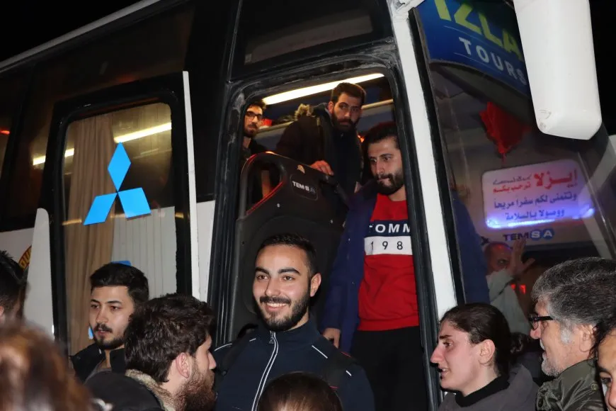 200 xwendekar ji Helebê gihiştin Qamişlo