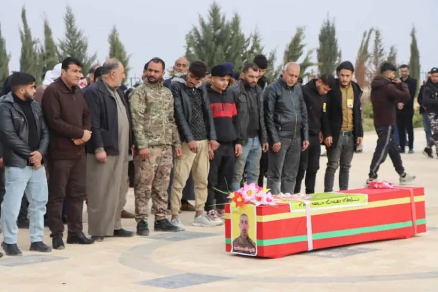 Gelê Reqeyê 3 şehîdên xwe bi girseyî oxir kirin