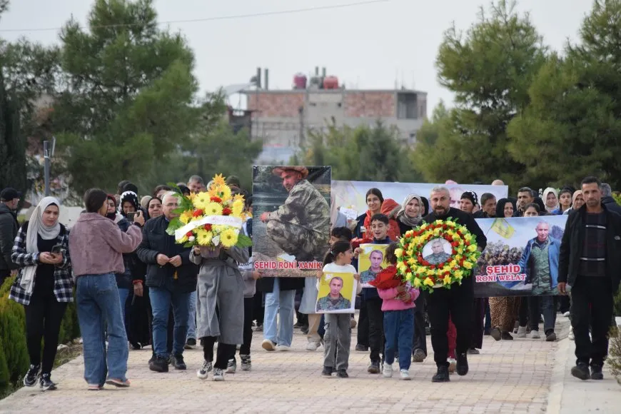 Şehîd Ronî Welat li ser gora xwe hat bibîranîn