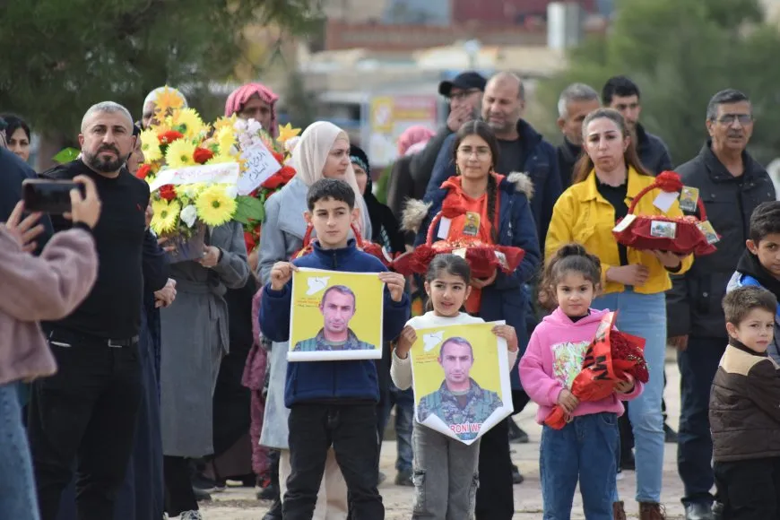 Şehîd Ronî Welat li ser gora xwe hat bibîranîn