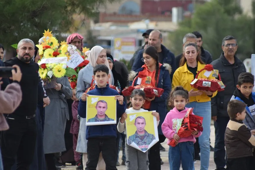 Şehîd Ronî Welat li ser gora xwe hat bibîranîn