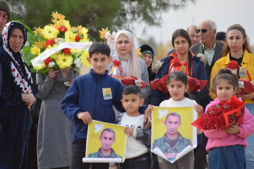 Şehîd Ronî Welat li ser gora xwe hat bibîranîn