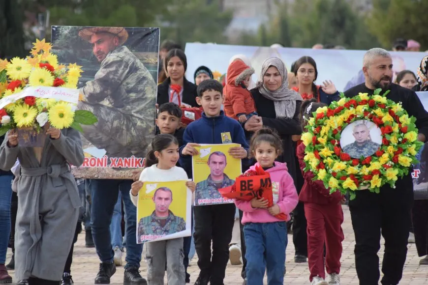 Şehîd Ronî Welat li ser gora xwe hat bibîranîn