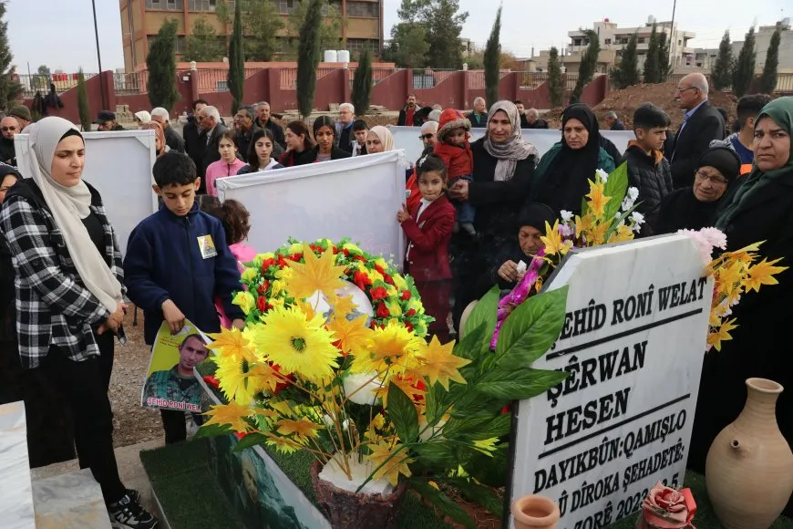 Şehîd Ronî Welat li ser gora xwe hat bibîranîn