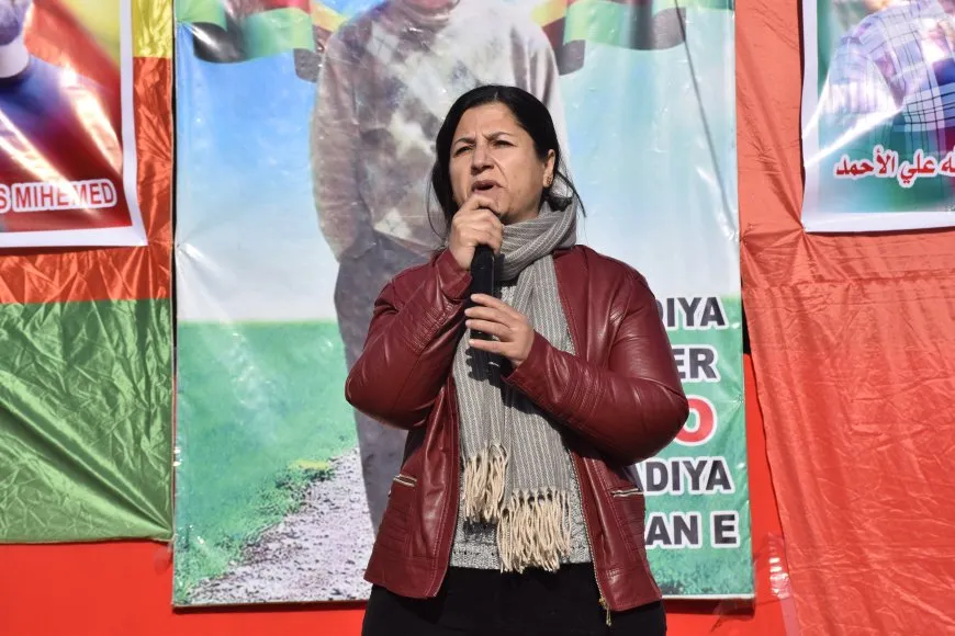 Şêniyan sersaxî da malbatên şehîd Enes û Ebdela