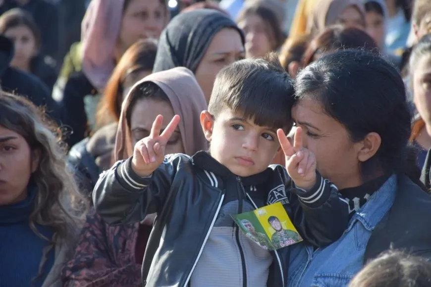 Li Kobanê merasîmê 4 şehîdan