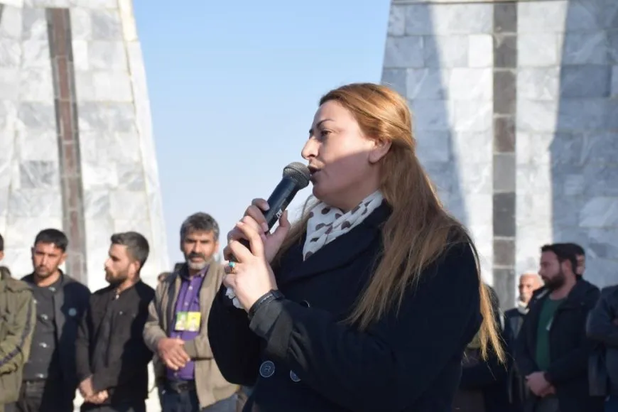 Li Kobanê merasîmê 4 şehîdan