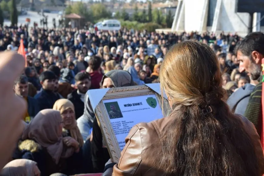 Li Kobanê merasîmê 4 şehîdan