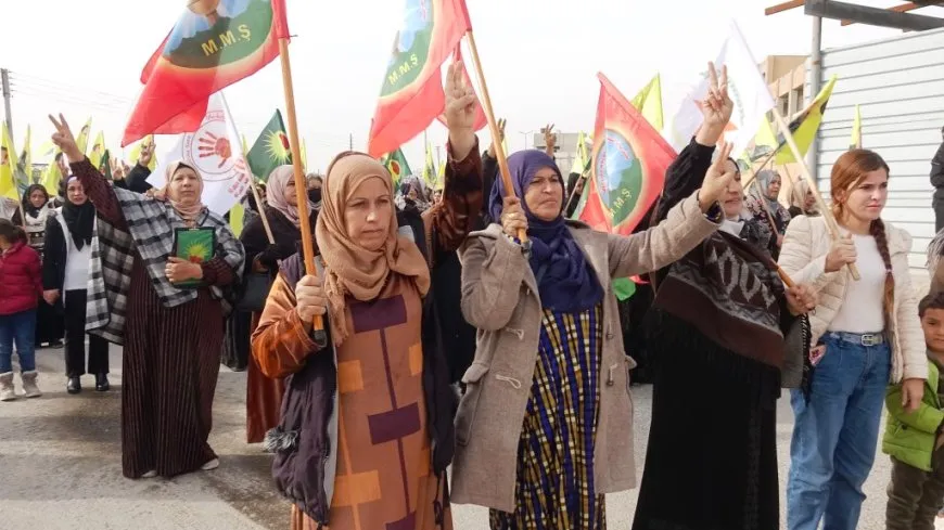 Li Eyn Îsayê meşa li dijî êrişan û koçberkirinê