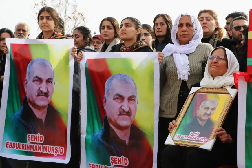Şêniyên Hesekê û koçberan cenazeyên 3 şehîdan oxir kirin