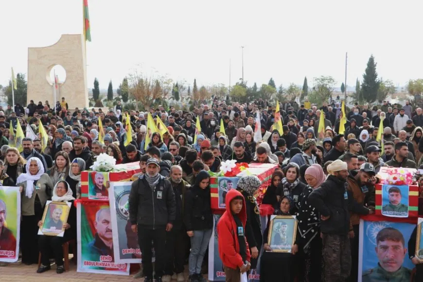 Şêniyên Hesekê û koçberan cenazeyên 3 şehîdan oxir kirin