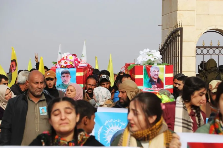 Şêniyên Hesekê û koçberan cenazeyên 3 şehîdan oxir kirin