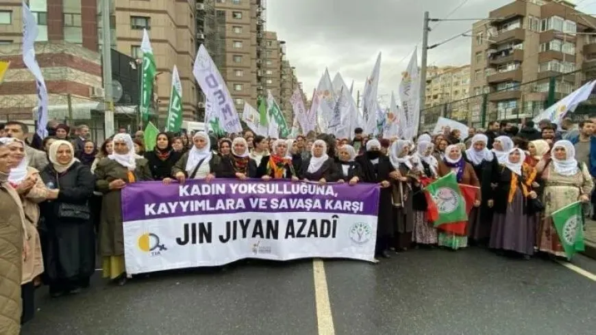 Hêzên demokrasiyê ji Stenbolê Rojava silav kir