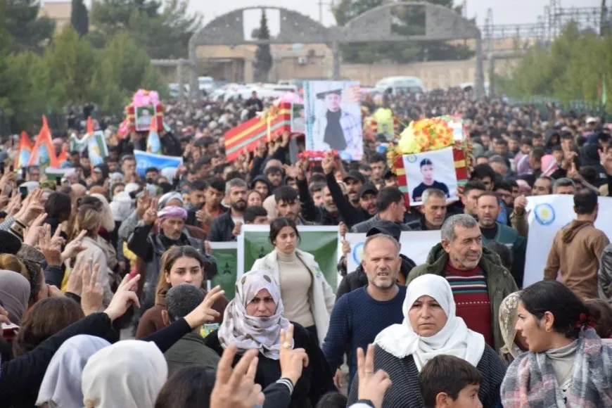 Bi hezaran kesan cangoriyên Minbic, Qerekozak û Tişrînê oxir kirin