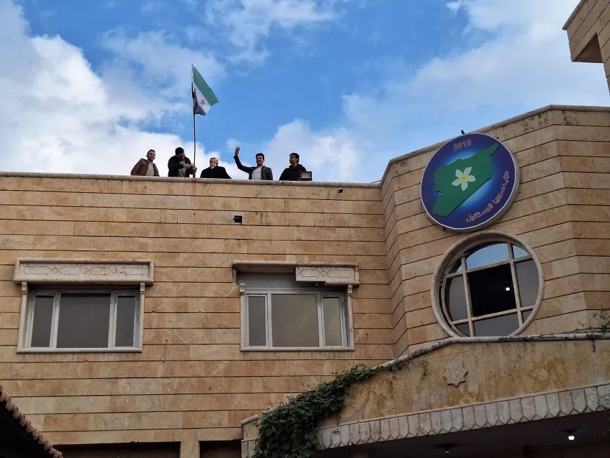 Ala Sûriyeyê li ser avahiya Partiya Sûriya Pêşerojê hat hildan