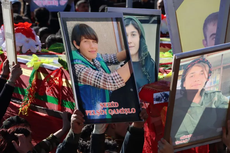 Bi hezaran kes beşdarî merasîma 5 şehîdan bûn 