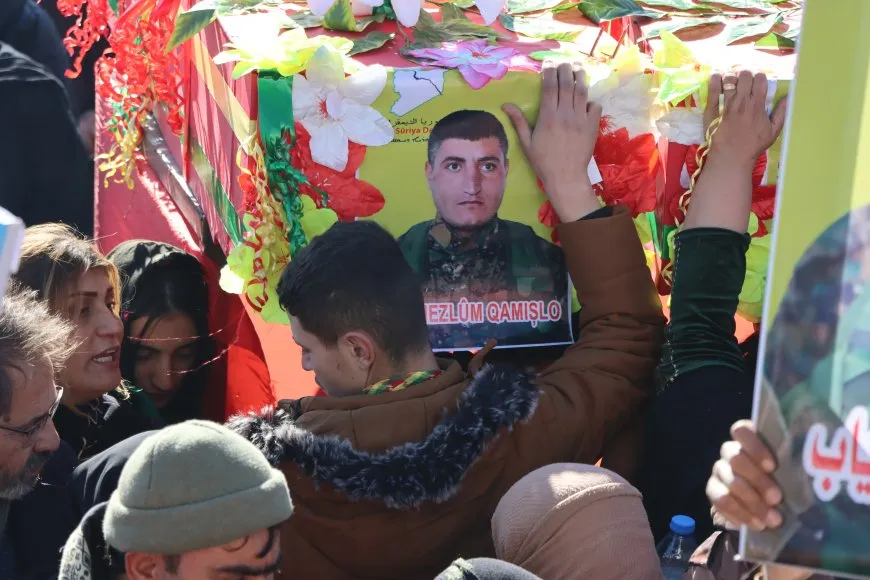 Bi hezaran kes beşdarî merasîma 5 şehîdan bûn 