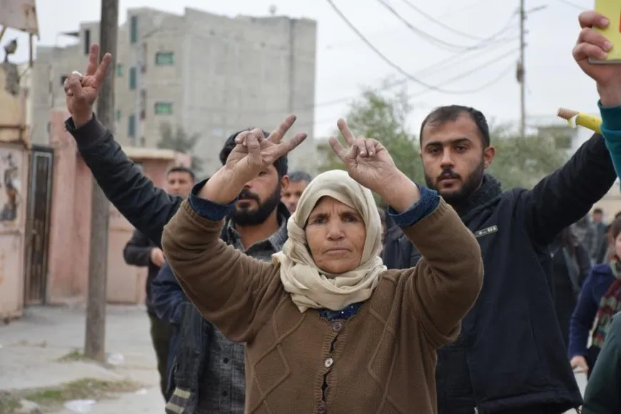 Bi deh hezaran Kobanî dijî dagirkeriyê dimeşin