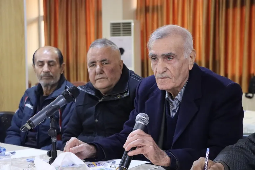 Di komxebatê de nîqaşên li ser girîngiya pêkanîna yekitiyê