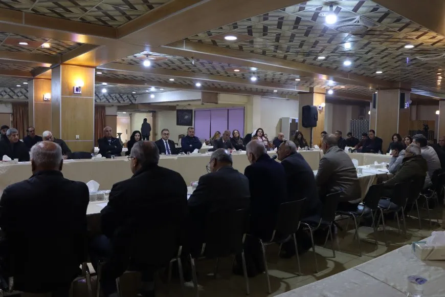 Di komxebatê de nîqaşên li ser girîngiya pêkanîna yekitiyê