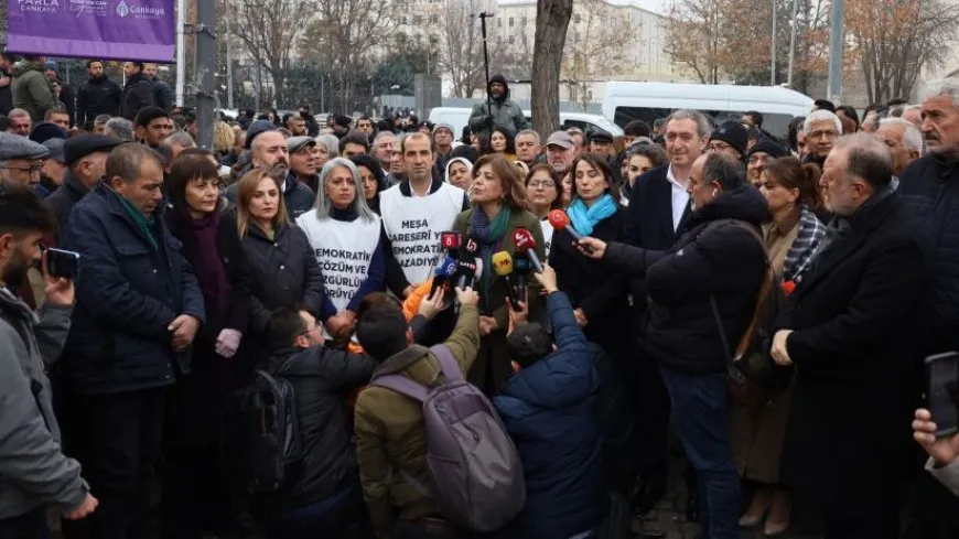Meşvanên ‘Çareserî û Azadiyê’ bang li Meclisê kirin