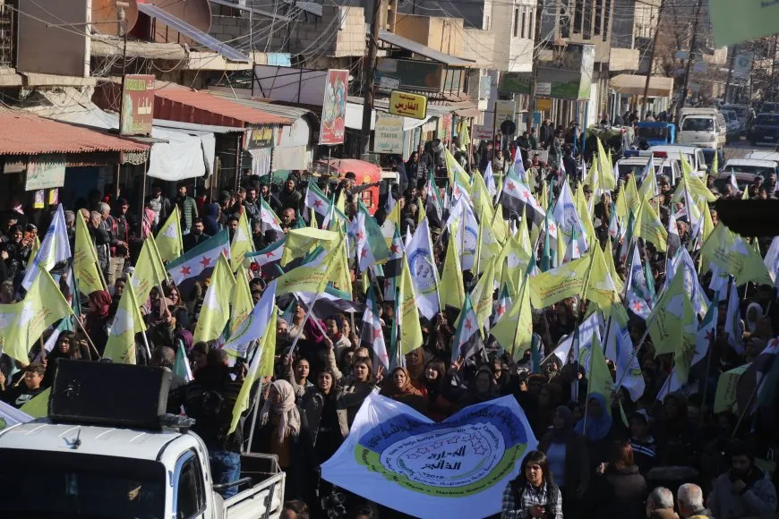 Xelkê Amûdê dewleta Tirk şermezar kir û piştgirî da QSDˈê
