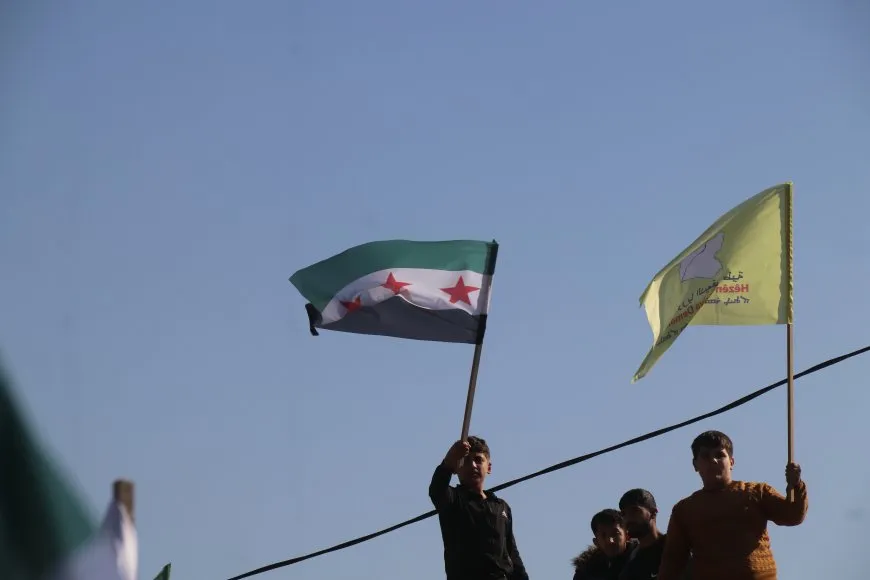 Xelkê Amûdê dewleta Tirk şermezar kir û piştgirî da QSDˈê