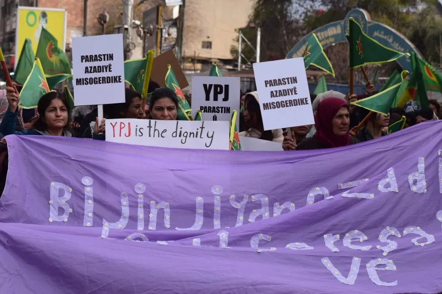Bi hezaran jin li Qamişloyê meşiyan: Kobanê xeta sor e