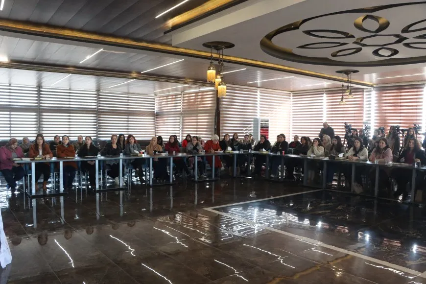 Siberoja jinan û mafên wan li Sûriyeyê rojeva komxebateke jinan bû