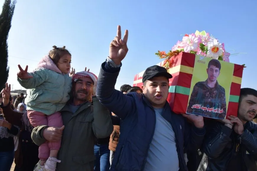 Li Kobanê 2 şehîd hatin oxirkirin