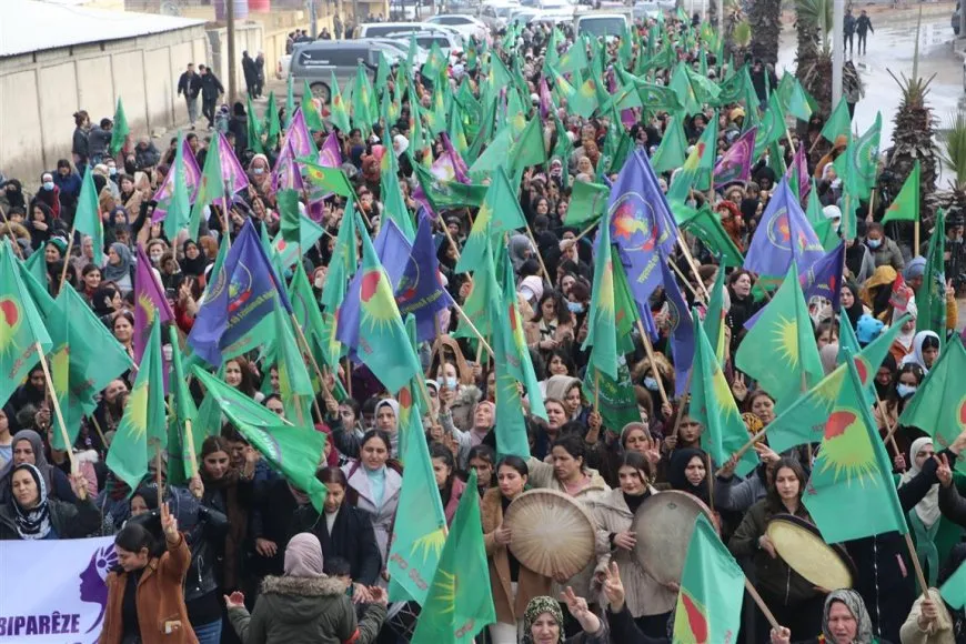 Jinên li Hesekê bi meşeke girseyî piştgirî da YPJˋê