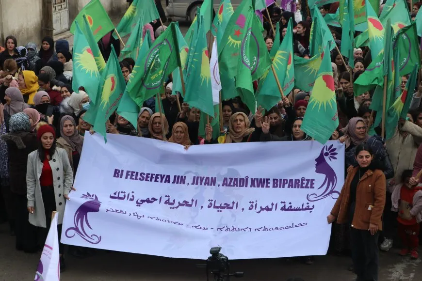 Jinên li Hesekê bi meşeke girseyî piştgirî da YPJˋê