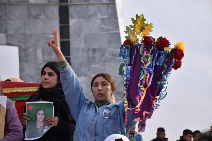 Şêniyên Firatê: wê bi hezaran ciwan riya Ronahî bişopîn