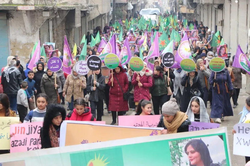 Jinên li Şêxmeqsûd û Eşrefiyê berxwedana YPJ silav kir