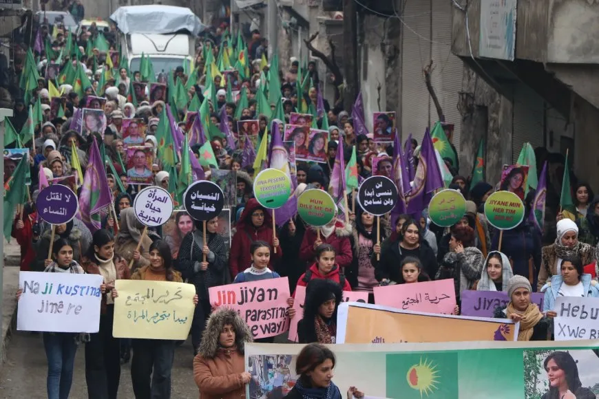 Jinên li Şêxmeqsûd û Eşrefiyê berxwedana YPJ silav kir
