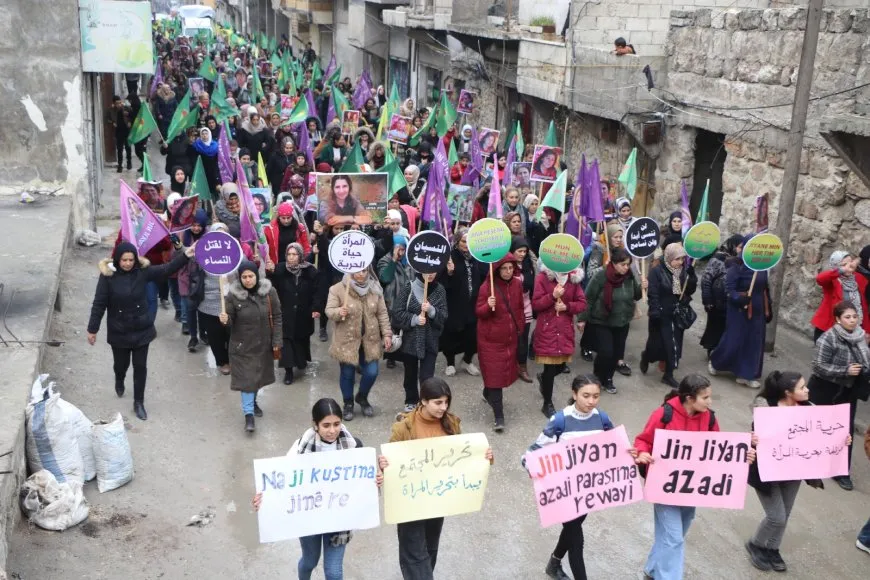 Jinên li Şêxmeqsûd û Eşrefiyê berxwedana YPJ silav kir